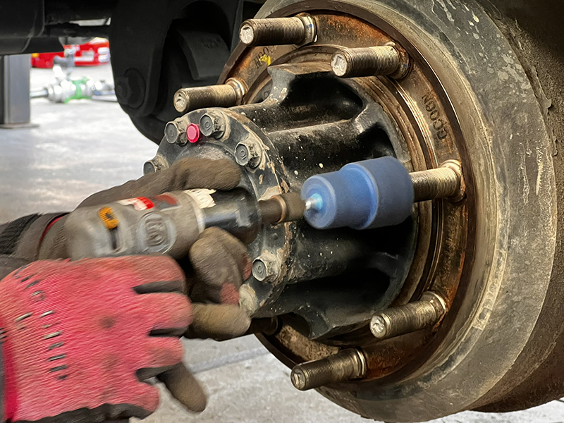 2.ホイル・ボルト清掃